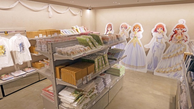 『「五等分の花嫁」アニメ原画展 Engagement』グッズ売り場（C）春場ねぎ・講談社／「五等分の花嫁∽」製作委員会