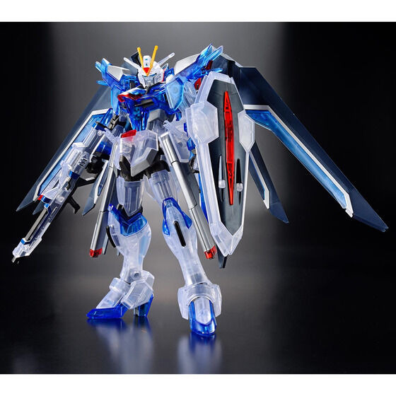 「劇場版公開記念パッケージ HG 1/144 ライジングフリーダムガンダム[クリアカラー]」2,640円（税込）（C）創通・サンライズ