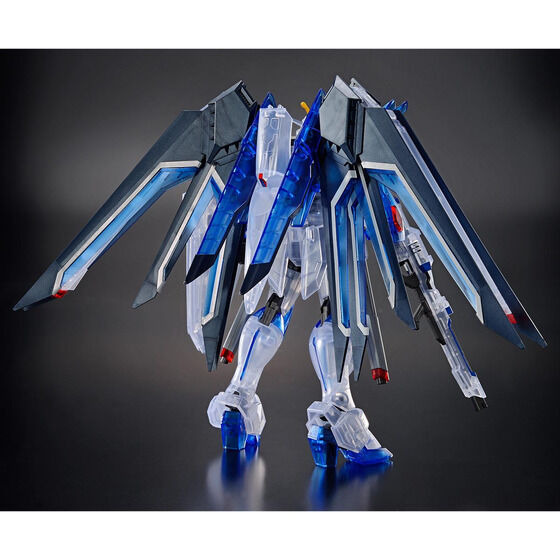 「劇場版公開記念パッケージ HG 1/144 ライジングフリーダムガンダム[クリアカラー]」2,640円（税込）（C）創通・サンライズ