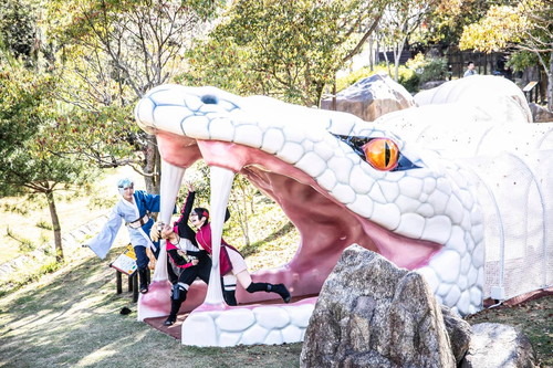 「集え、忍達。」兵庫県立淡路島公園アニメパーク「ニジゲンノモリ」に『NARUTO』『BORUTO』がテーマのアトラクション「NARUTO＆BORUTO 忍里」がオープン