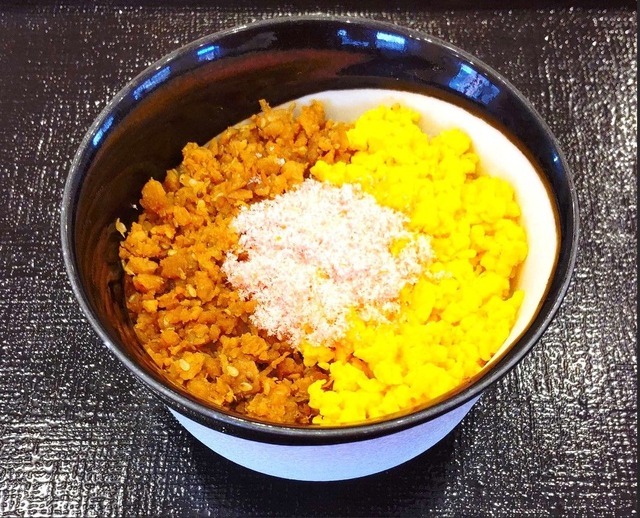 「サクラ祭り」サクラ祭り限定三食丼（C）岸本斉史 スコット／集英社・テレビ東京・ぴえろ