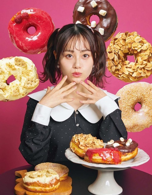 「伊藤美来 カレンダー 2024.04-2025.03（eat ver.）」撮影／藤城貴則