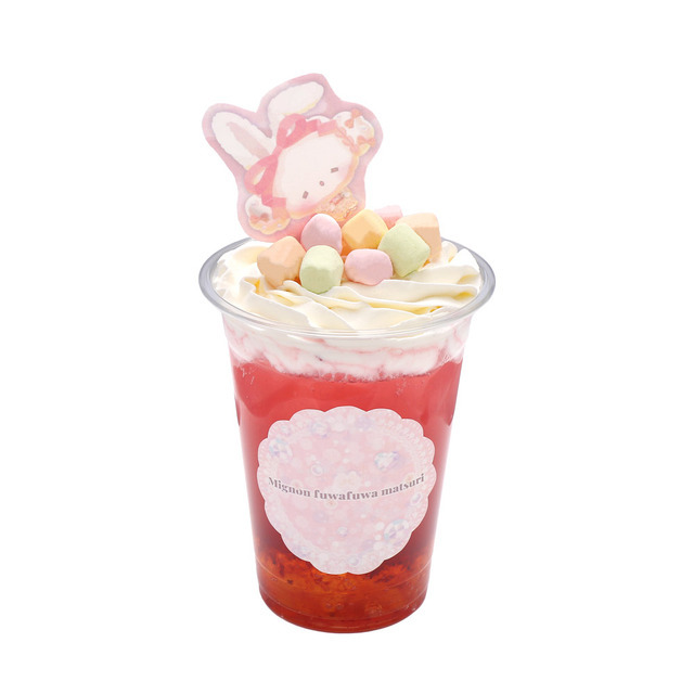 サンリオピューロランド Mignon fuwafuwa matsuri メニュー「夢みる♪ランタンいちごサイダー」（C）2024 SANRIO CO., LTD. TOKYO, JAPAN 　著作 株式会社サンリオ