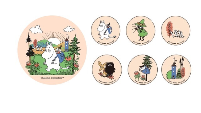 「ムーミンマーケット2024」オリジナルステッカー／缶バッジ（C）Moomin Characters TM