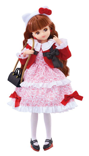 「フォトジェニックリカ ハローキティ50thアニバーサリースタイル」（C）ＴＯＭＹ（C）2024 SANRIO CO., LTD. TOKYO, JAPAN（L）