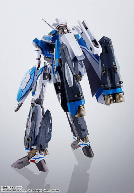 「DX超合金 VF-31J スーパージークフリード（ハヤテ・インメルマン機）リバイバルVer.」33,000円（税込）（C）2015 BIGWEST