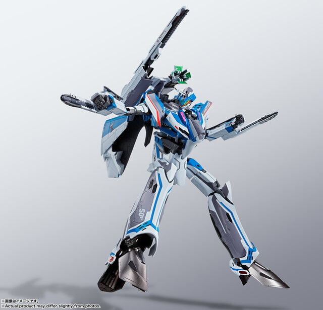 「DX超合金 VF-31J スーパージークフリード（ハヤテ・インメルマン機）リバイバルVer.」33,000円（税込）（C）2015 BIGWEST