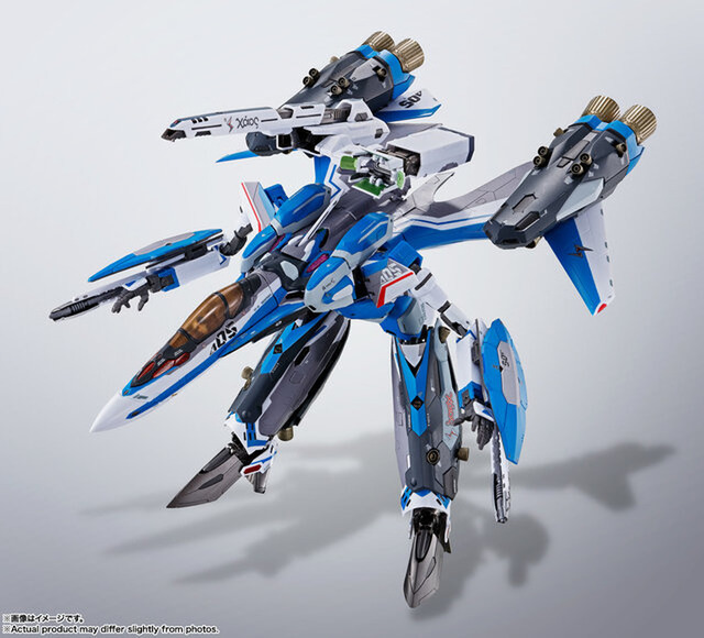 「DX超合金 VF-31J スーパージークフリード（ハヤテ・インメルマン機）リバイバルVer.」33,000円（税込）（C）2015 BIGWEST