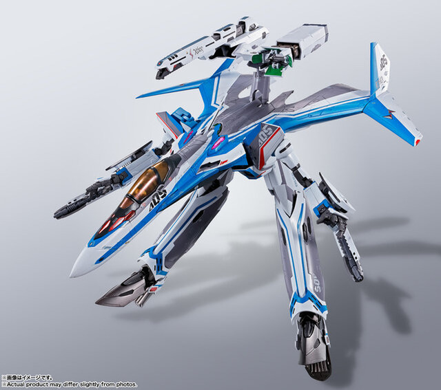 「DX超合金 VF-31J スーパージークフリード（ハヤテ・インメルマン機）リバイバルVer.」33,000円（税込）（C）2015 BIGWEST