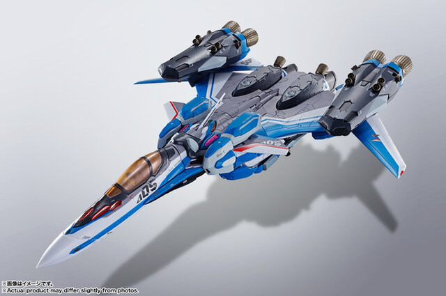 「DX超合金 VF-31J スーパージークフリード（ハヤテ・インメルマン機）リバイバルVer.」33,000円（税込）（C）2015 BIGWEST