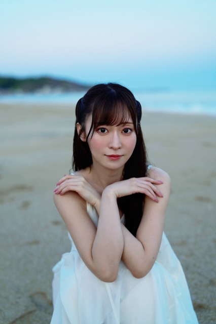 石飛恵里花写真集「どのえりか？」全流通共通（C）donoerika