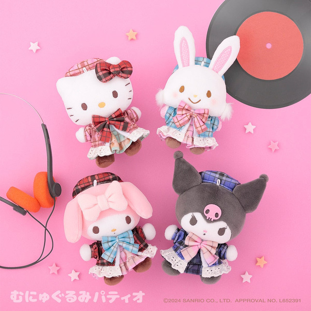 サンリオキャラクターズ「チェック オン チェックむにゅぐるみマスコット」（C）2024 SANRIO CO., LTD. APPROVAL. NO. L652391