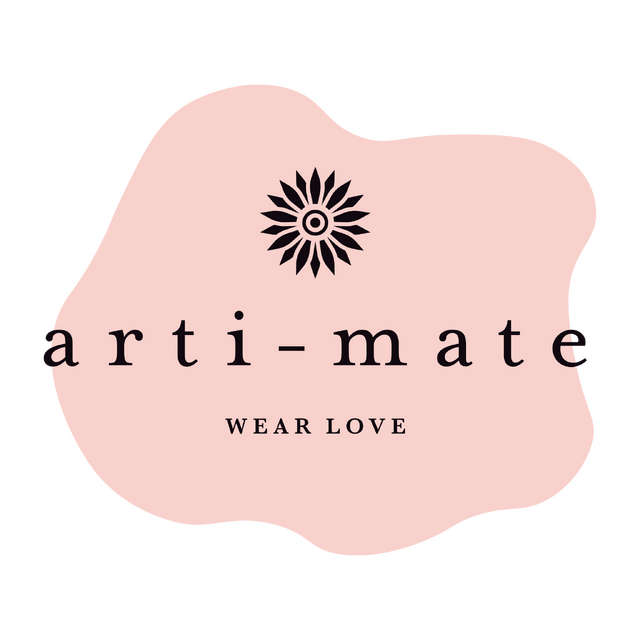 「arti-mate」ロゴ（C）緑川ゆき・白泉社／「夏目友人帳」製作委員会