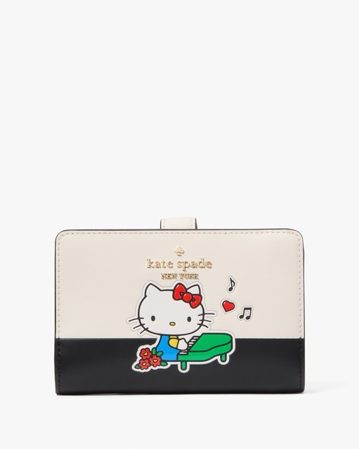 「HELLO KITTY x kate spade new york Capsule Collection」medium compact bifold wallet（C）’24 SANRIO 著作（株）サンリオ