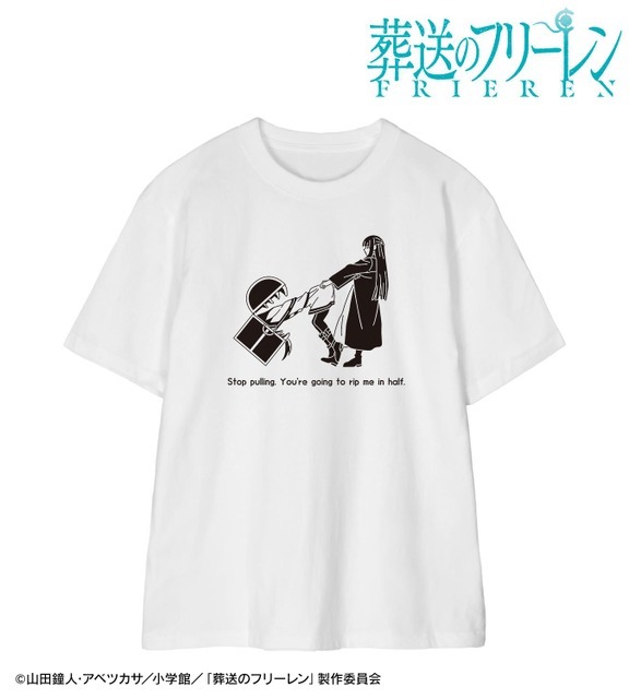 TVアニメ『葬送のフリーレン』「フェルンに引っ張られるフリーレン Tシャツ」（C）山田鐘人・アベツカサ／小学館／「葬送のフリーレン」製作委員会