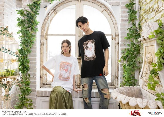 左（女性モデル）：デコラティブTシャツ（獅堂光）ホワイト、右（男性モデル）：デコラティブTシャツ（獅堂光）ブラック