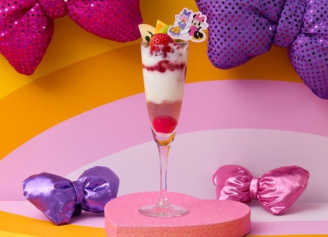 ＜Minnie & Daisy＞カラフルフルーツパフェ