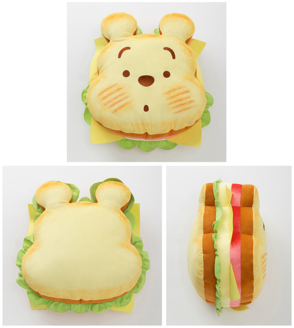 「ディズニーキャラクターNuiパンすごく大きなサンドウィッチクッション プー」（C）Disney. Based on the “Winnie the Pooh”works by A.A.Milne and E.H. Shepard.