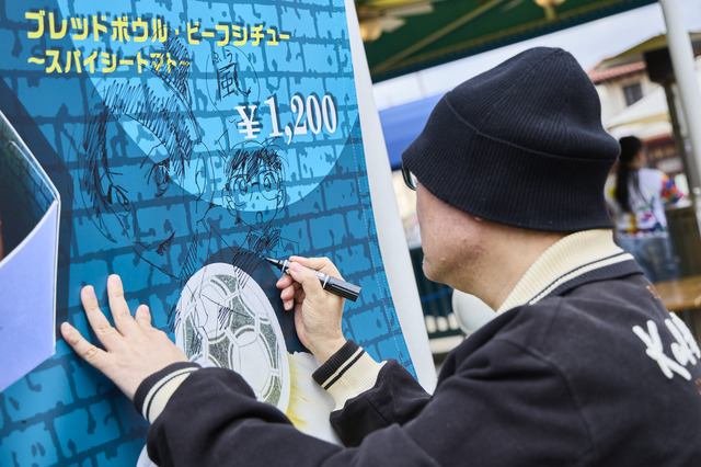 『名探偵コナン』原作者・青山剛昌、USJ「名探偵コナン・ワールド」を訪問