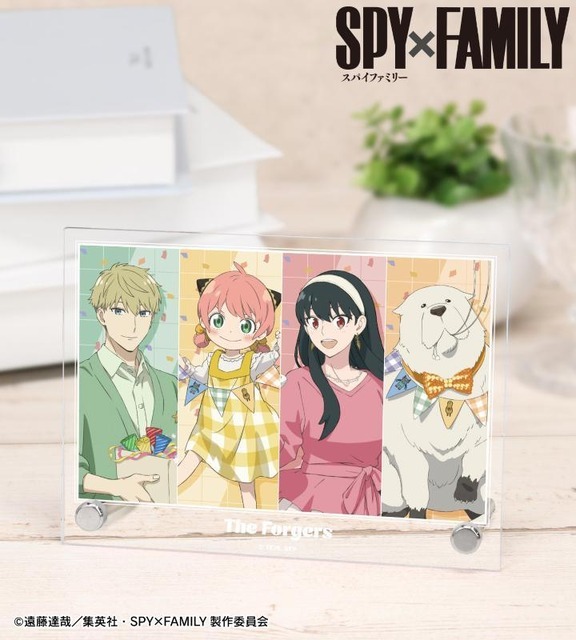 TVアニメ『SPY×FAMILY』「描き下ろし フォージャー家 ホリデーパーティーver. A6アクリルパネル」（C）遠藤達哉／集英社・SPY×FAMILY製作委員会