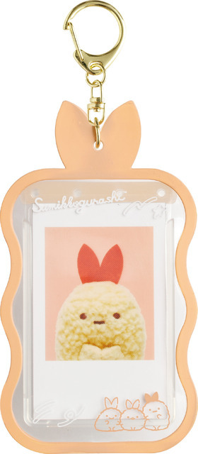 サンエックス「すみっコぐらし マルチカードケース（夢みるしっぽず・えびふらいのしっぽ）」使用例（C）2025 SAN-X CO., LTD. ALL RIGHTS RESERVED.