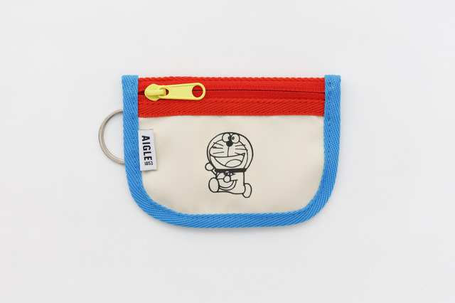 AIGLEが「ドラえもん」のカプセルコレクションを発売。ノベルティ（C）Fujiko-Pro