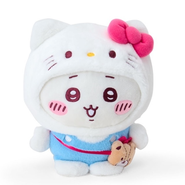 ちいかわ×サンリオキャラクターズ「ちいかわ×ハローキティ ぬいぐるみ」（C）nagano / chiikawa committee（C）025 SANRIO CO.,LTD.