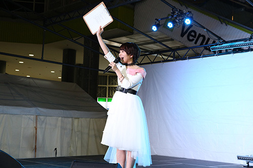 声優・富田美憂、20歳の誕生日とアーティストデビューシングルのリリースを記念したイベントを開催