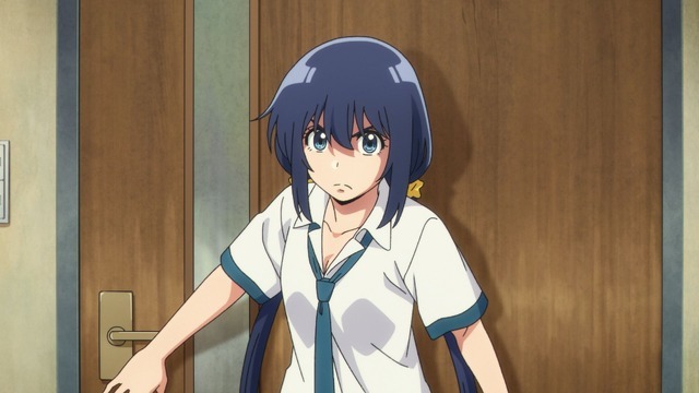 夏アニメ『まったく最近の探偵ときたら』第1話「元名探偵 名雲桂一郎／真白の害虫退治」先行場面カット