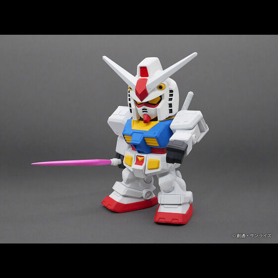 「ジャンボソフビフィギュアSD RX-78-2ガンダム-SDガンダム-」16,500円（税込）（C）創通・サンライズ