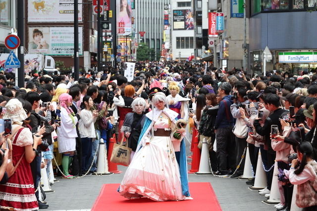 ＜昨年の「池袋ハロウィンコスプレフェス2024」の様子＞パレード