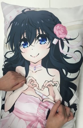 ルシアン気分を体験できちゃう ネトゲの嫁は女の子じゃないと思った のヒロイン 玉置亜子の抱き枕カバーが登場 3枚目の写真 画像 超 アニメディア