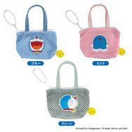 ドラえもんが、どら焼きと一緒で幸せそう♪ タケコプターなどひみつ