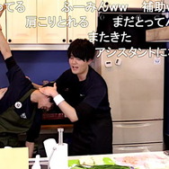 駒田航 汐谷文康 鵜澤正太郎の鍋パ新年会 駒田航が土鍋で筋トレ 脳筋クッキング炸裂 駒田航の筋肉プルプル レポート 2枚目の写真 画像 超 アニメディア