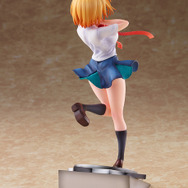 ド級編隊エグゼロス」星乃雲母、ひるがえるスカート＆密着した白シャツ