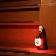 スタジオジブリ「千と千尋の神隠し」カオナシのあやしく灯る