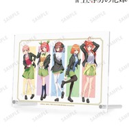 五等分の花嫁」五つ子が衣装を交換!? 描き下ろしイラストのグッズ12種