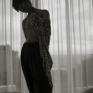 声優・岡本信彦、溢れ出る大人セクシーな新カット到着！フォトブック