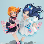 Lucrea ルクリア　ふたりはプリキュア　フィギュア ふたりはプリキュア」キュアブラック＆キュアホワイトが手を繋い