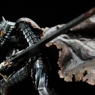 ベルセルク」原作者・三浦建太郎を追悼するスタチュー登場！ “狂戦士