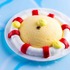 「おっちょこプリンのふわふわ浮き輪」：浮き輪に見立てた生クリームを周りに飾り、爽やかに仕立てた軽やかな食感のスフレチーズケーキ。