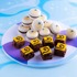 （写真上から）：「ぷかぷかプリンのダークチョコマカロン」「スコーンのしっぽ」