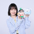 『映画クレヨンしんちゃん 奇々怪々！オラの妖怪バケ～ション』TOMOO×ぬいぐるみ（しんのすけ、シロ）スチール