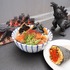 ゴジラの足跡付き　アイスブリュレクレープ&ゴジラ和風ブラック冷やしうどん