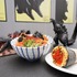 ゴジラの足跡付き　アイスブリュレクレープ&ゴジラ和風ブラック冷やしうどん