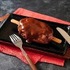 「ワンピースレストラン」ルフィの骨付き肉風ハンバーグ 1,680円（税込)（C）O/S・F・T