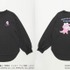 「クレヨンしんちゃん×シナモロール 裾ラウンド長袖Ｔシャツ（ステッカー付）」クロ 2,838円（税込）（C）臼井儀人／双葉社・シンエイ・テレビ朝日・ADK（C）2022 SANRIO CO．，LTD．TOKYO．JAPAN（L）