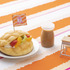 サンリオピューロランド「フレフレ★ピューロ学園」モーニングセットのフルーツメロンパン＆コーヒー牛乳（C）2022 SANRIO CO., LTD. TOKYO, JAPAN