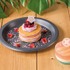 （左）ロビンのハナハナ ミックスベリー・ミニパンケーキ（右）チョッパーのピーチゼリー&パンナコッタ