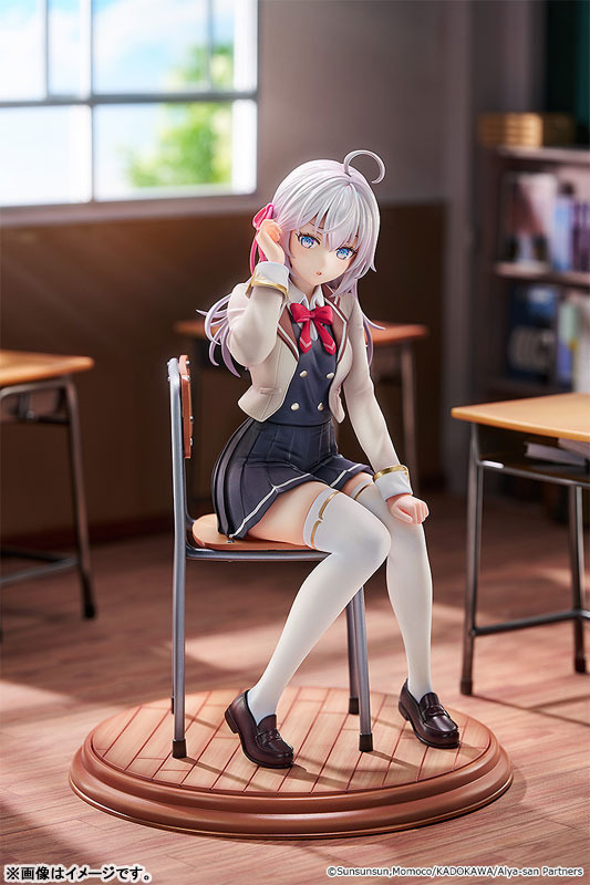 α2 ロシデレ 制服&猫人形 アリサ・ミハイロヴナ・九条 スリーブ&プレイマット ロシデレ」アーリャが制服姿で立体化！教室の隣の席で、ボソッと何かを